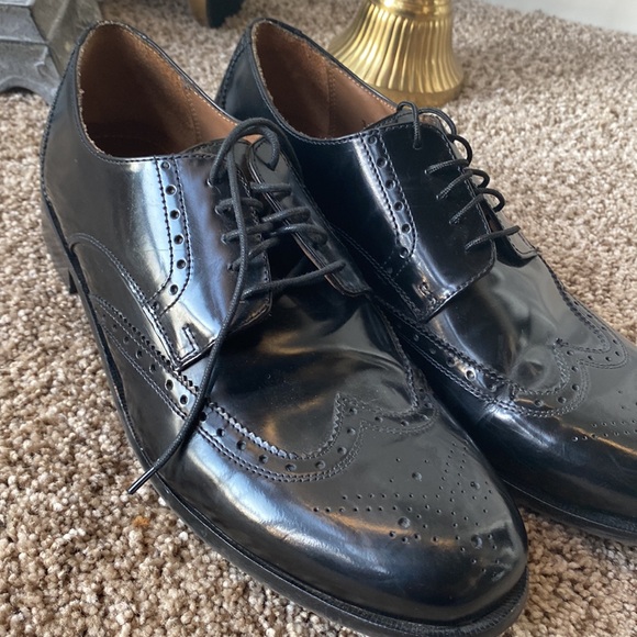 Men’s Florsheim Classic Black Wingtip Shoes - Picture 1 of 5